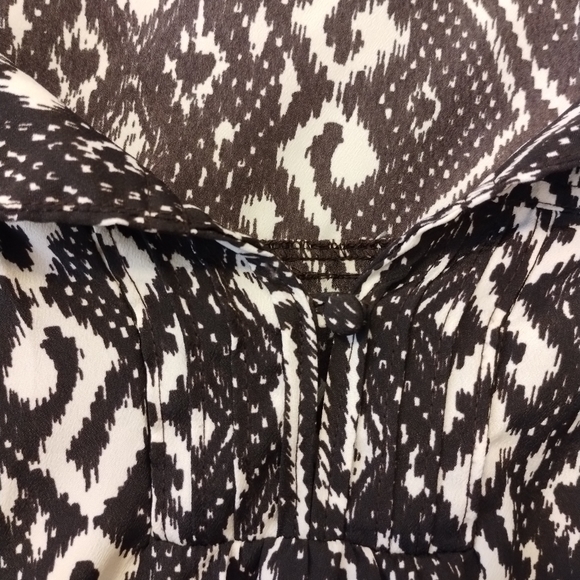 *5 for $20* AE geo print top - Picture 7 of 10